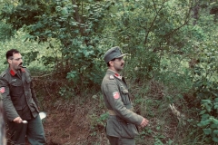 Gruppenführer Tamaz Emreli a jeden z jeho svěrěnců zachyceni těsně před ranním odchodem do pole.